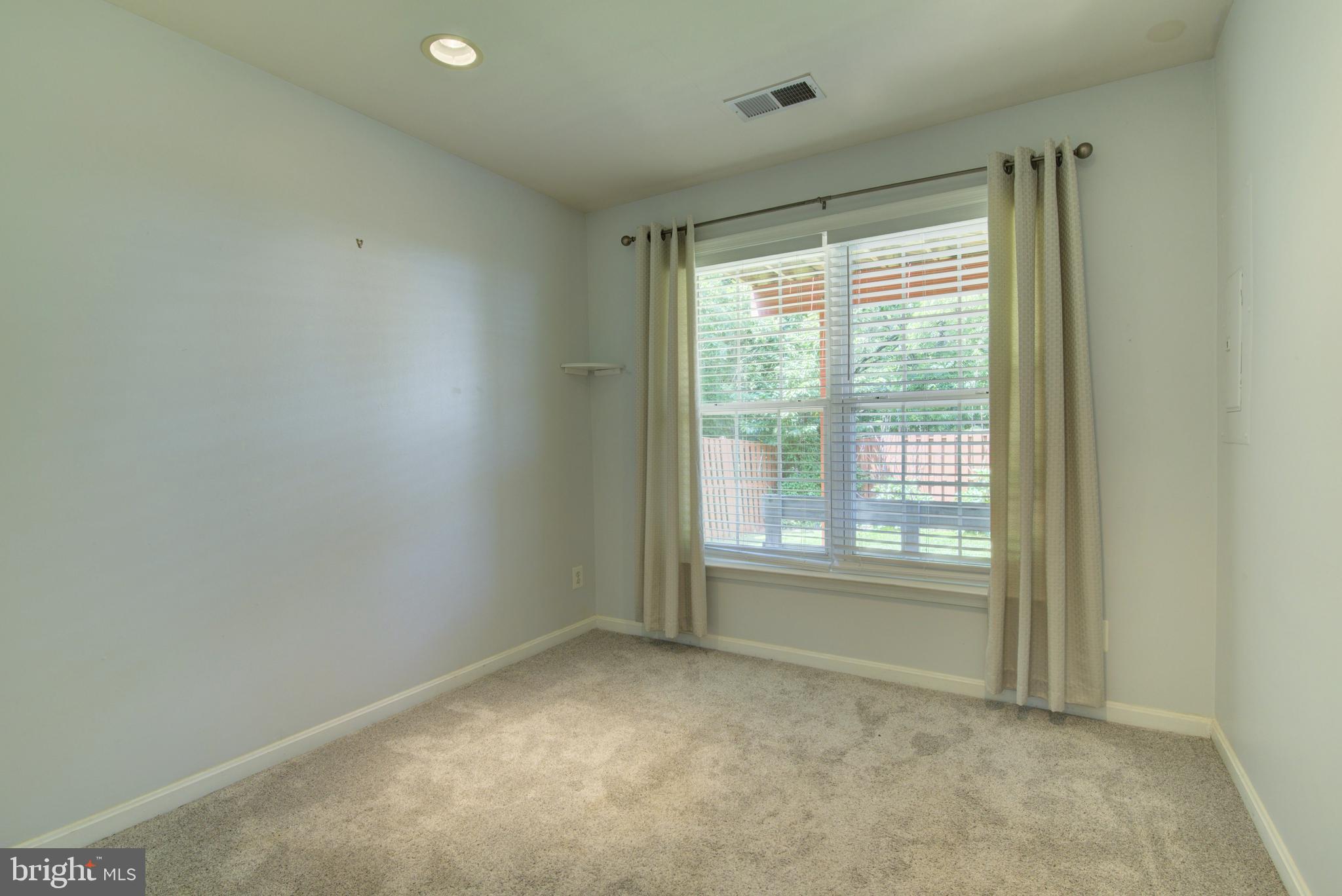 LOUDOUN PARKWAY CENTER - Residential