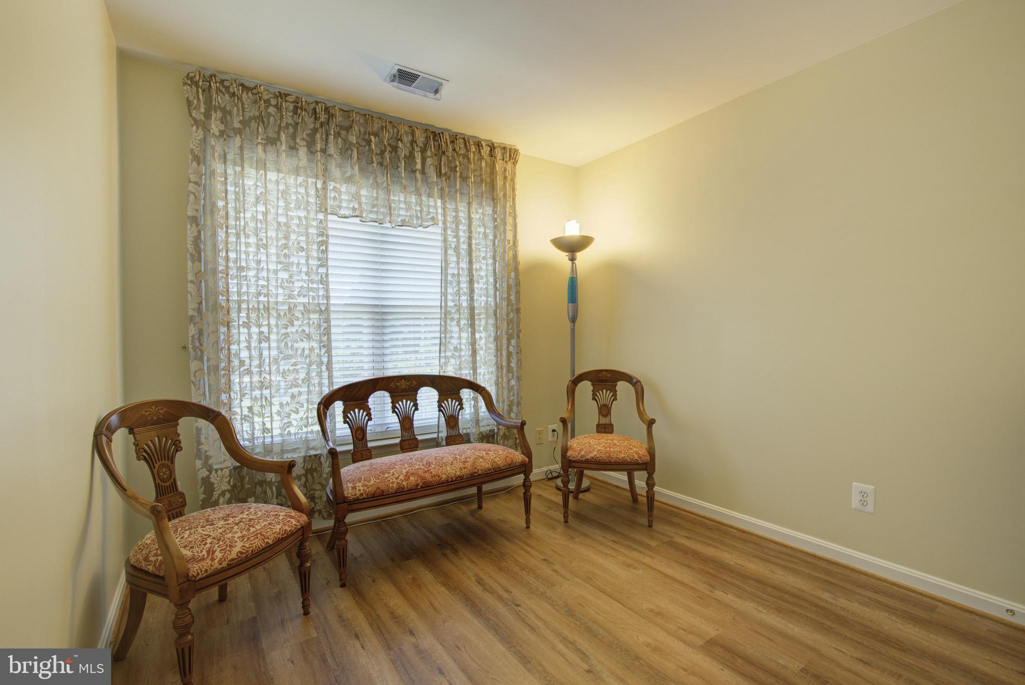 LOUDOUN PARKWAY CENTER - Residential