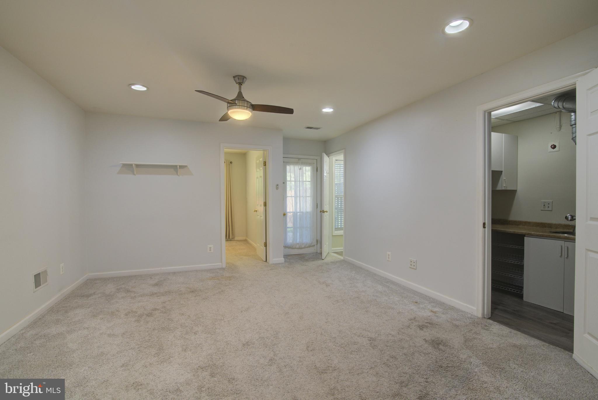 LOUDOUN PARKWAY CENTER - Residential