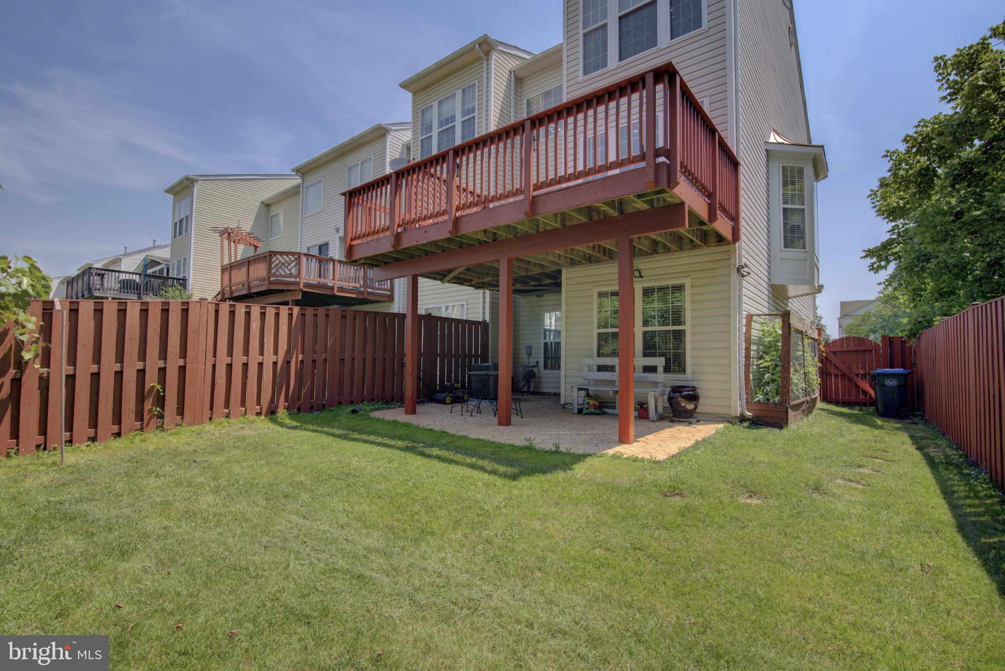 LOUDOUN PARKWAY CENTER - Residential
