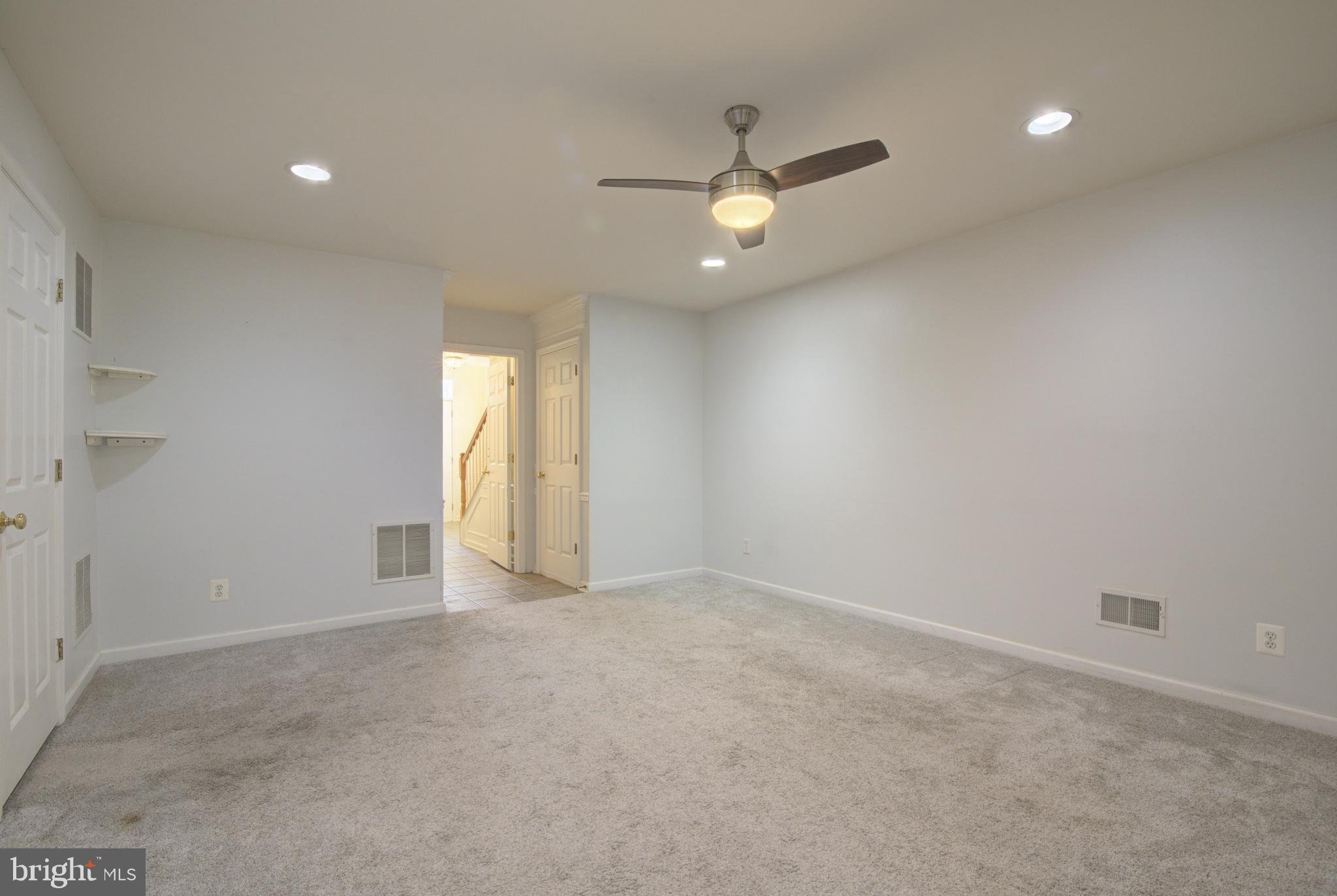 LOUDOUN PARKWAY CENTER - Residential