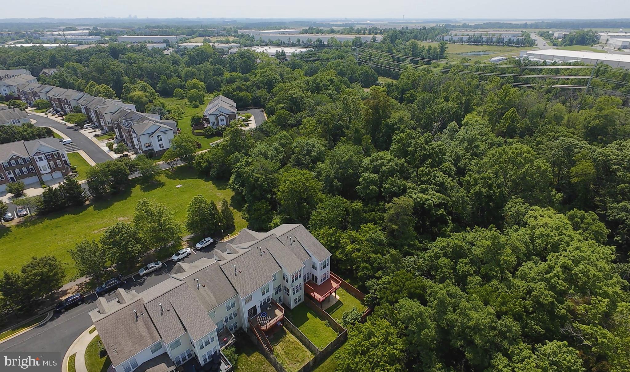 LOUDOUN PARKWAY CENTER - Residential
