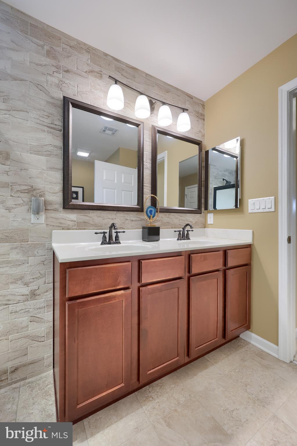 FOUR SEASONS AT ELM TREE - Residential