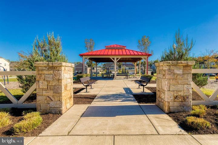 CREEKSIDE VILLAGE - Residential