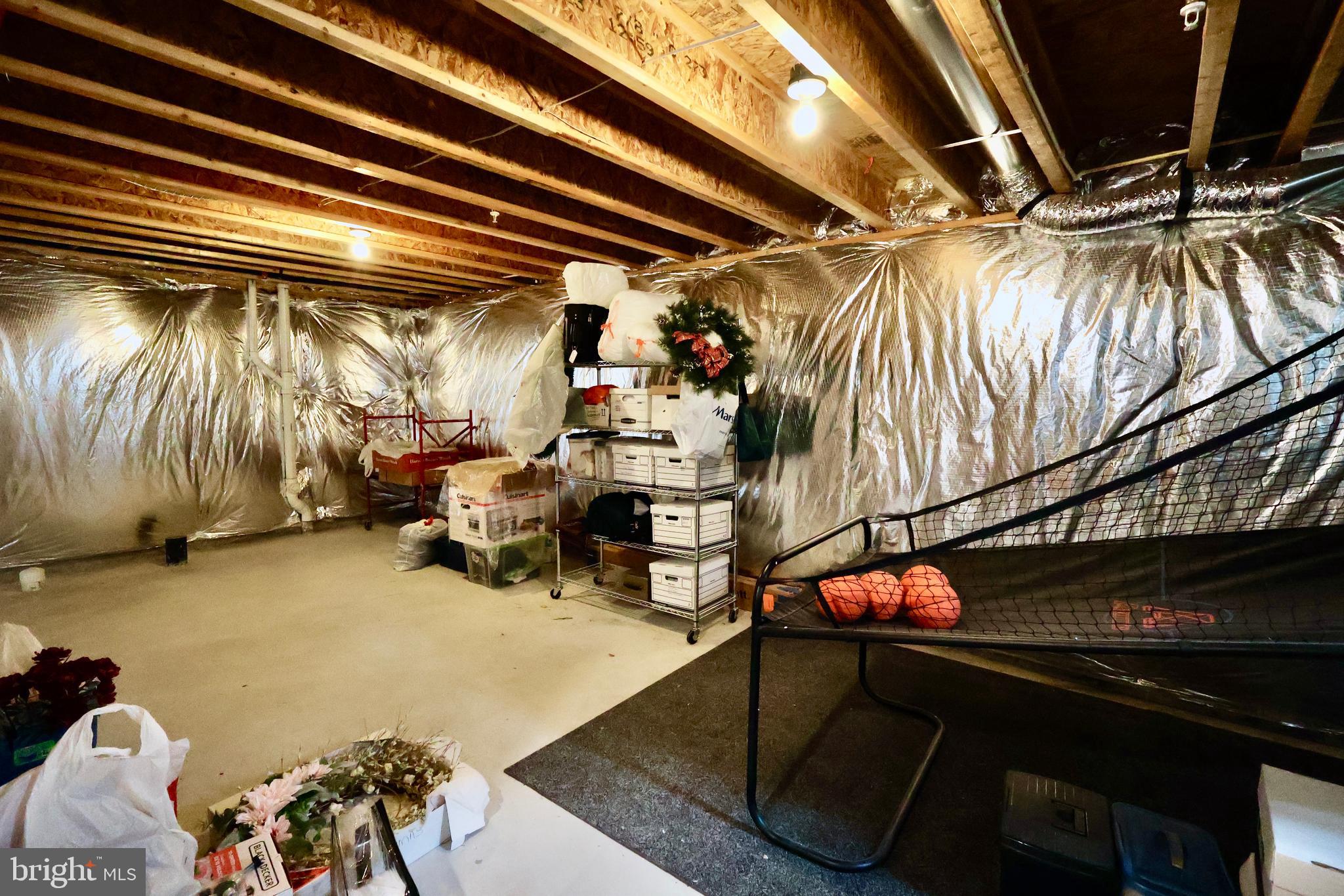 CREEKSIDE VILLAGE - Residential