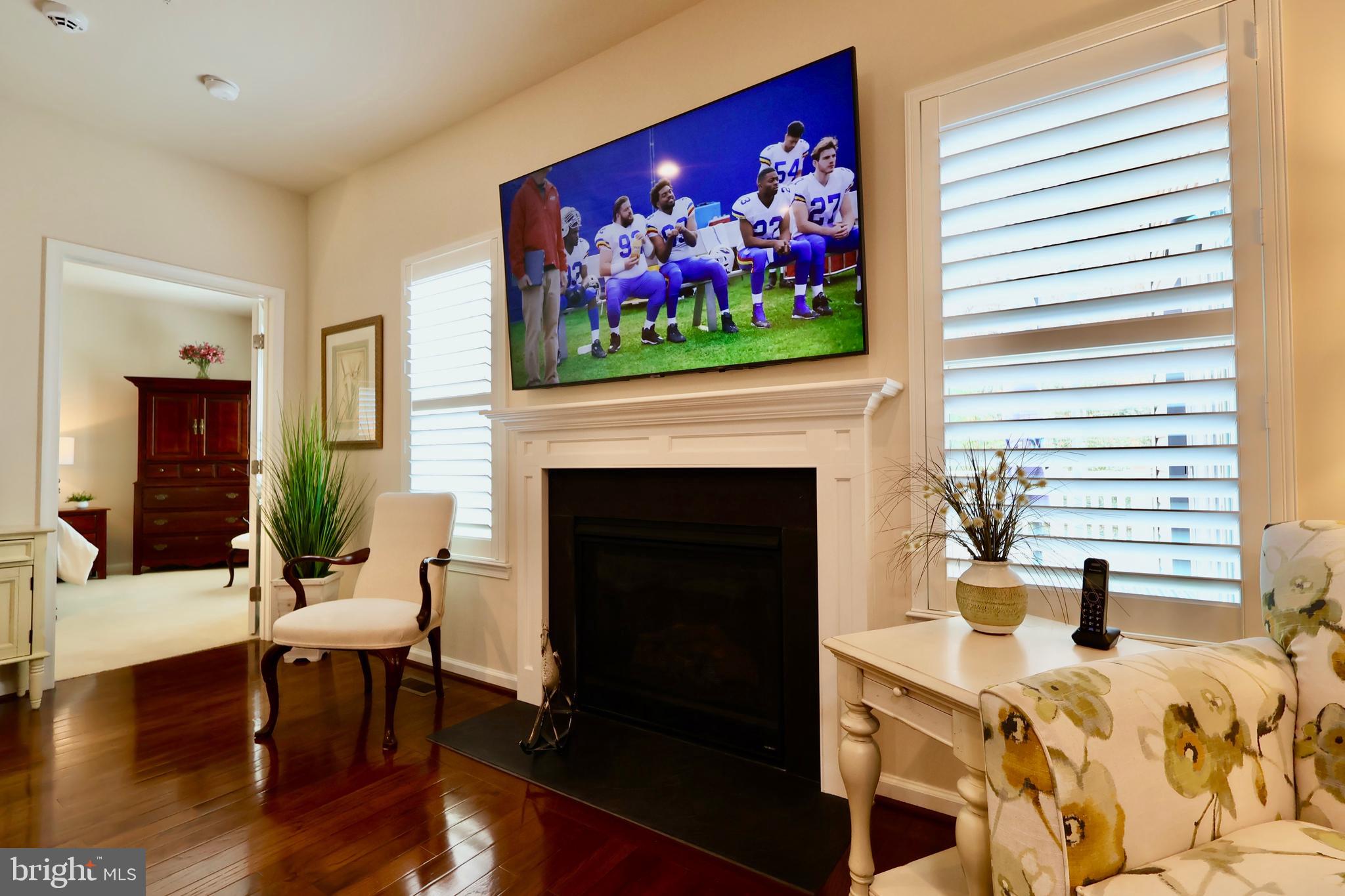 CREEKSIDE VILLAGE - Residential