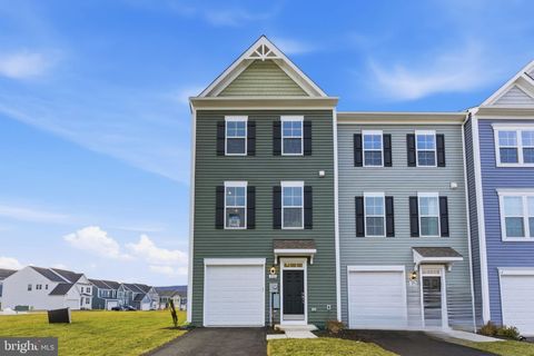 512 HUSKY TRAIL MARTINSBURG WV 25403