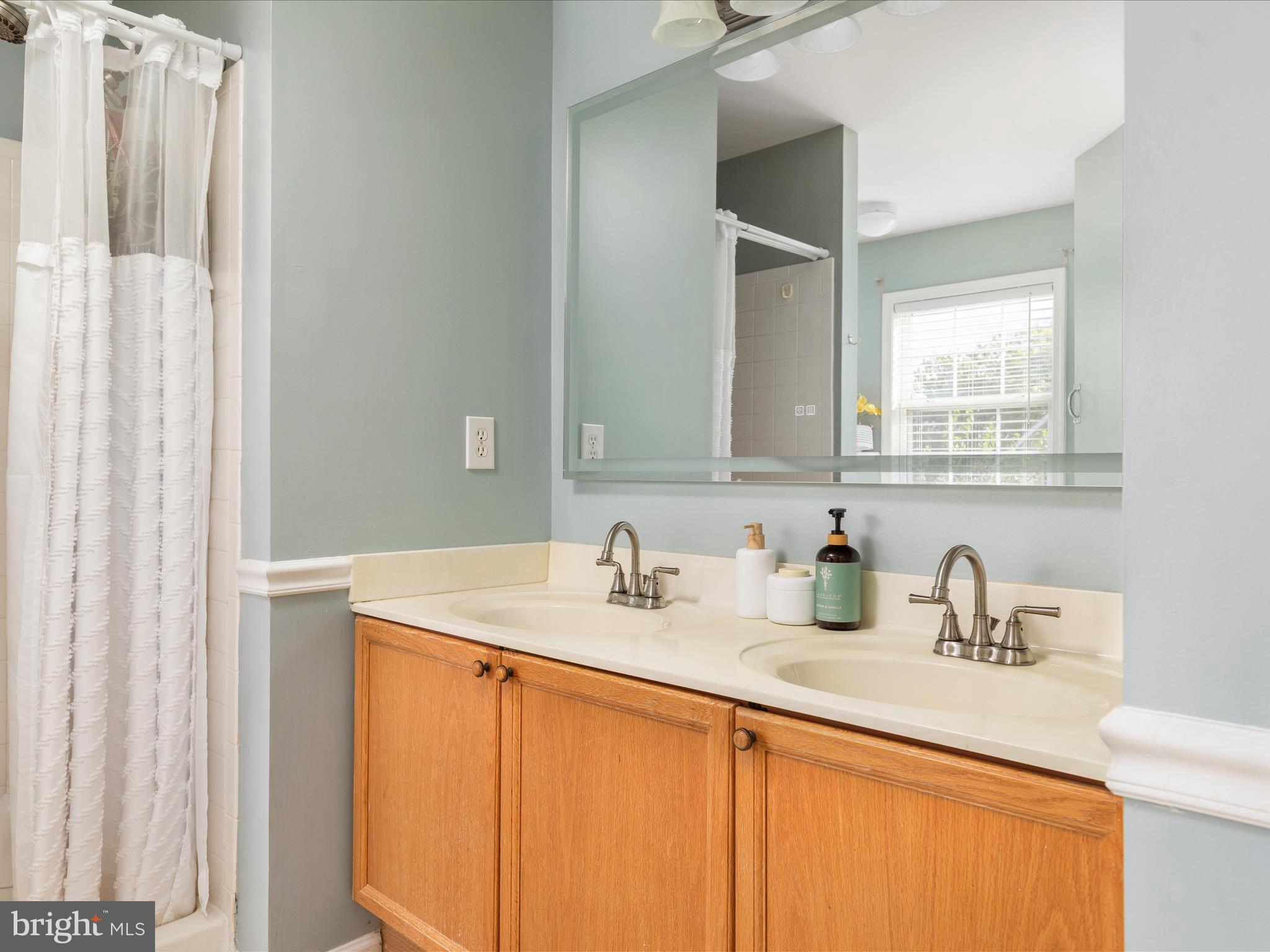 YORKVILLE - Residential