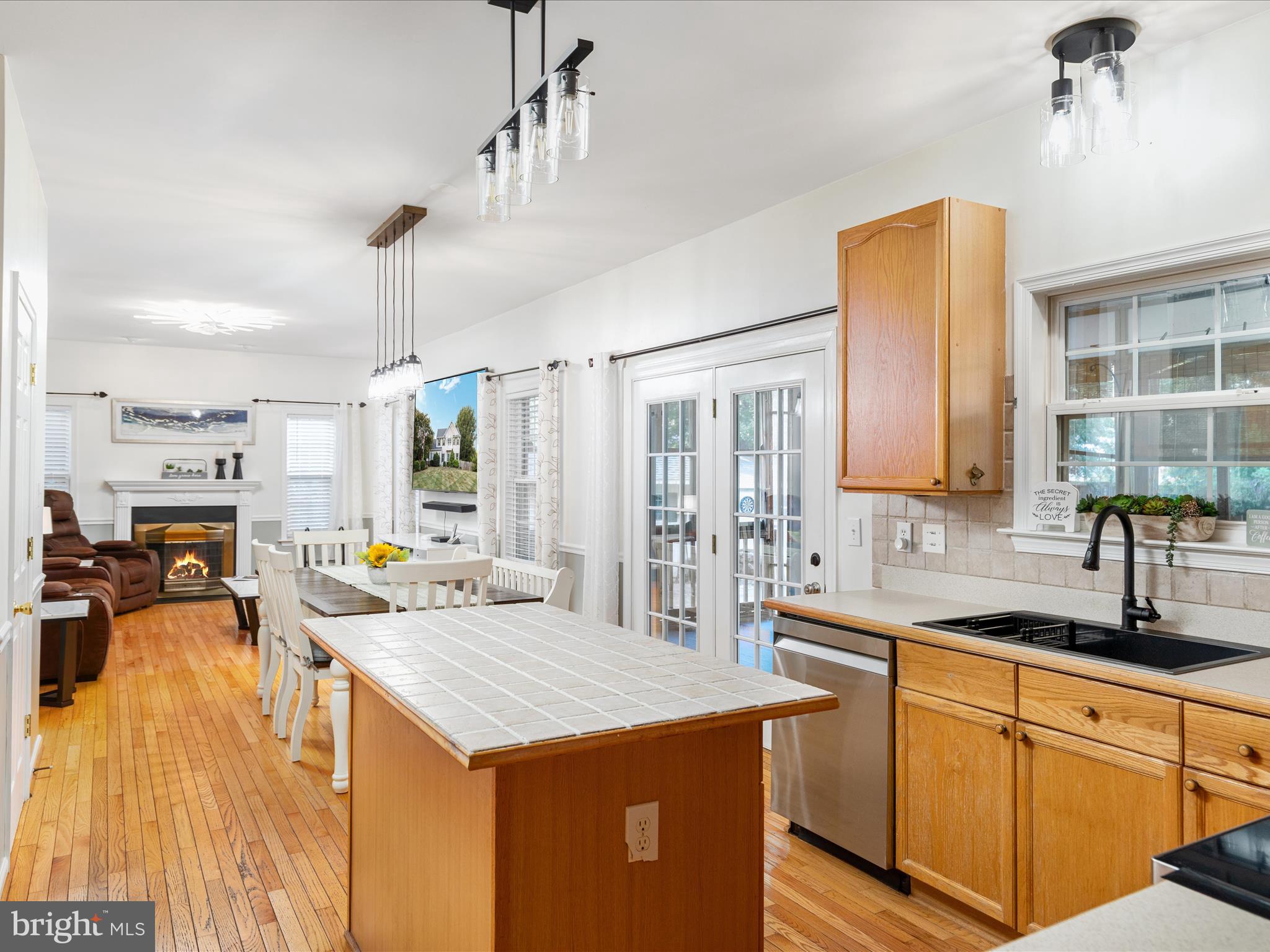 YORKVILLE - Residential