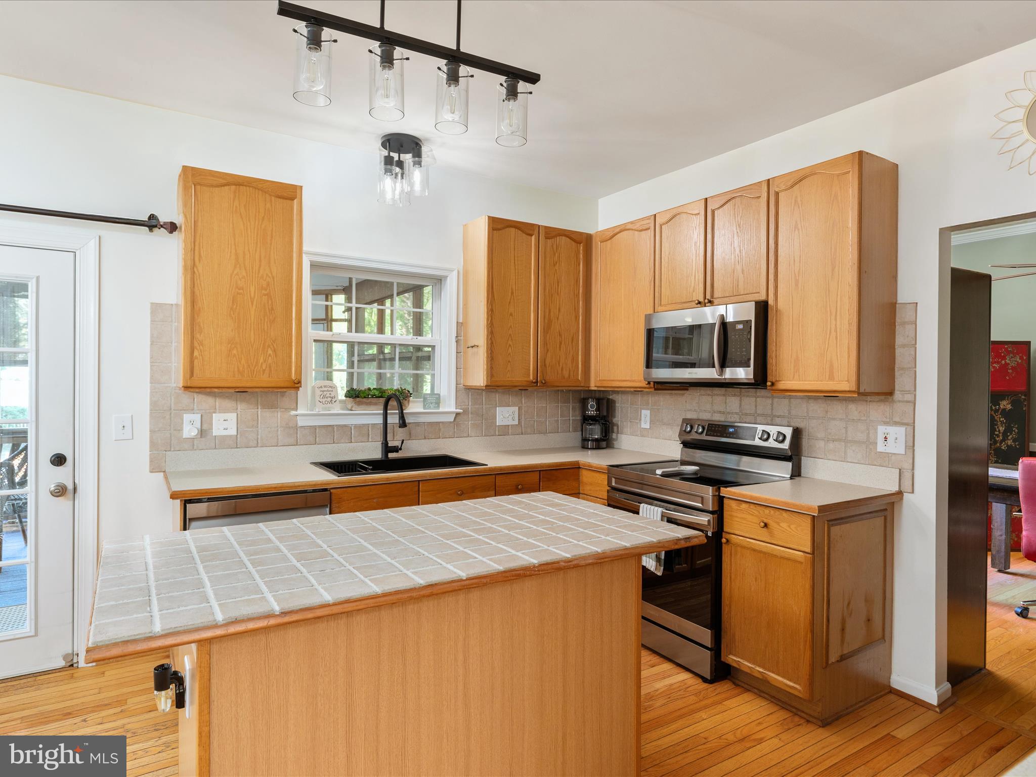 YORKVILLE - Residential