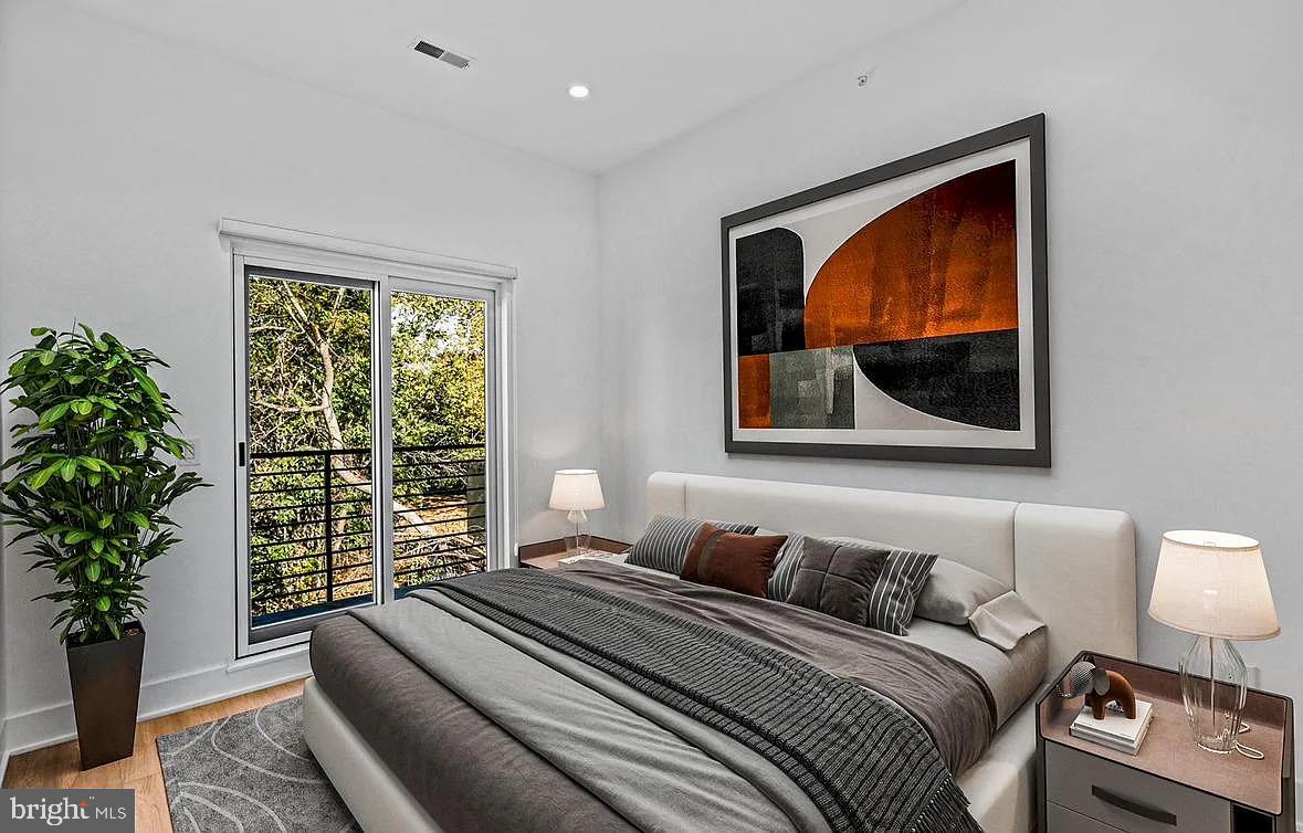 UNIVERSITY CITY - Residential Lease