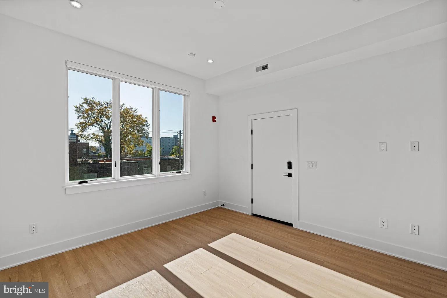 UNIVERSITY CITY - Residential Lease