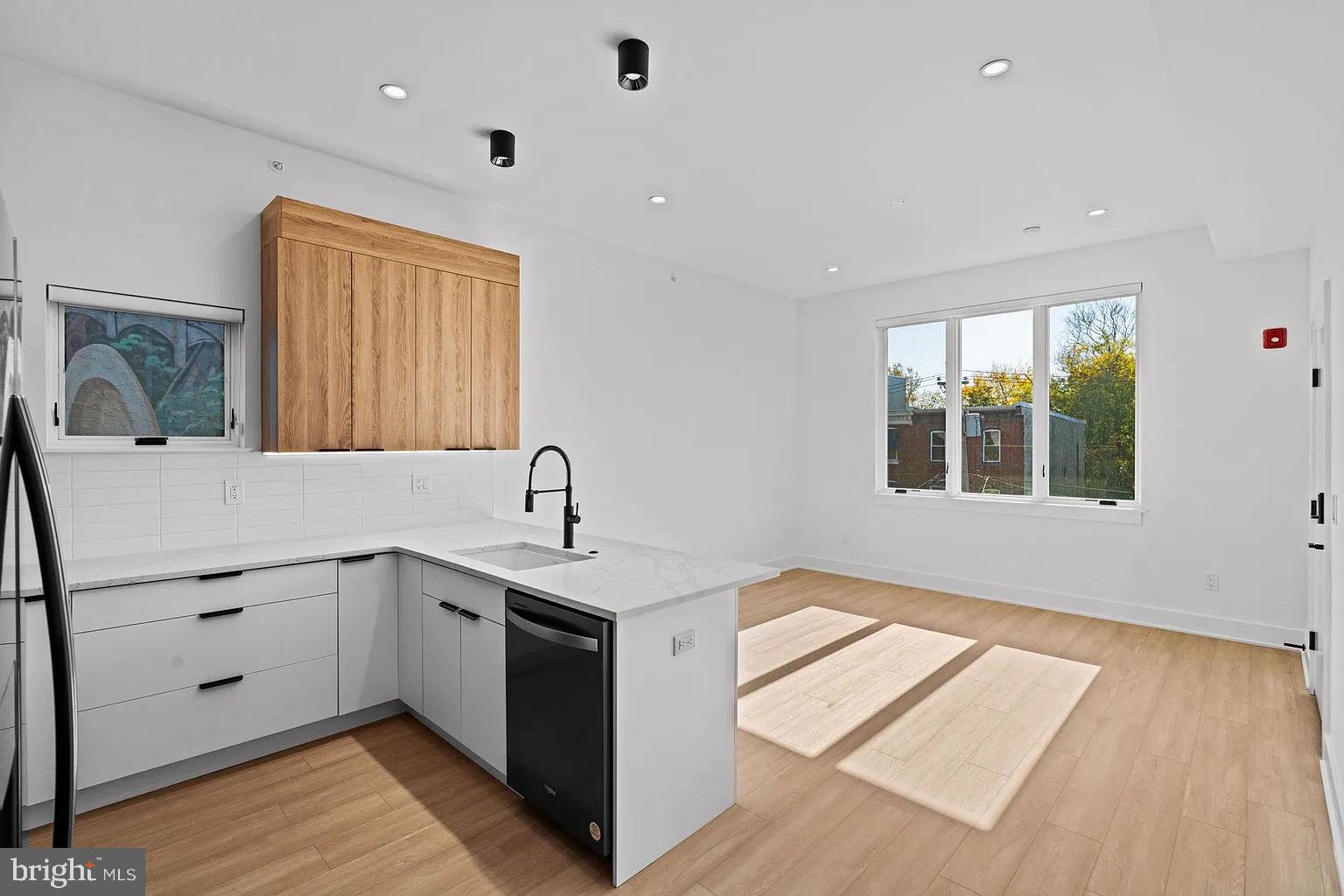 UNIVERSITY CITY - Residential Lease