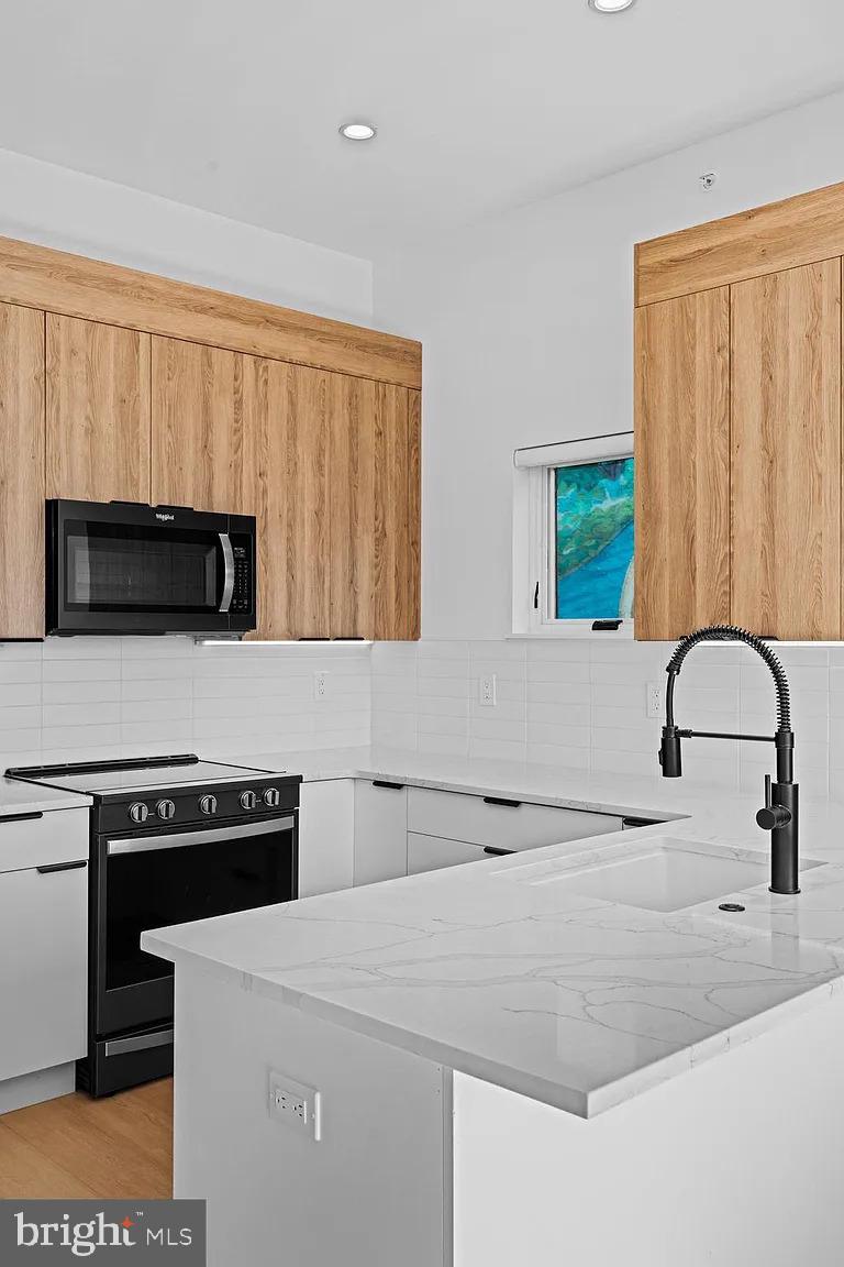 UNIVERSITY CITY - Residential Lease