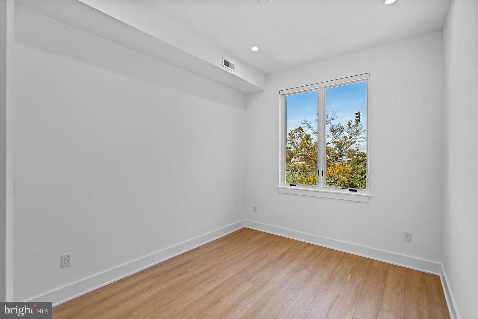 UNIVERSITY CITY - Residential Lease