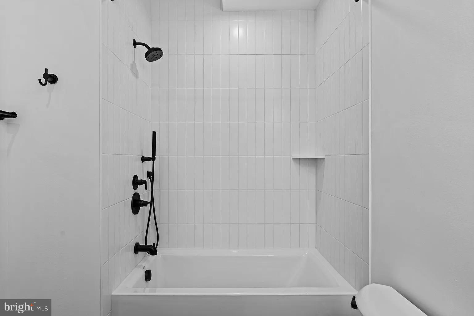 UNIVERSITY CITY - Residential Lease