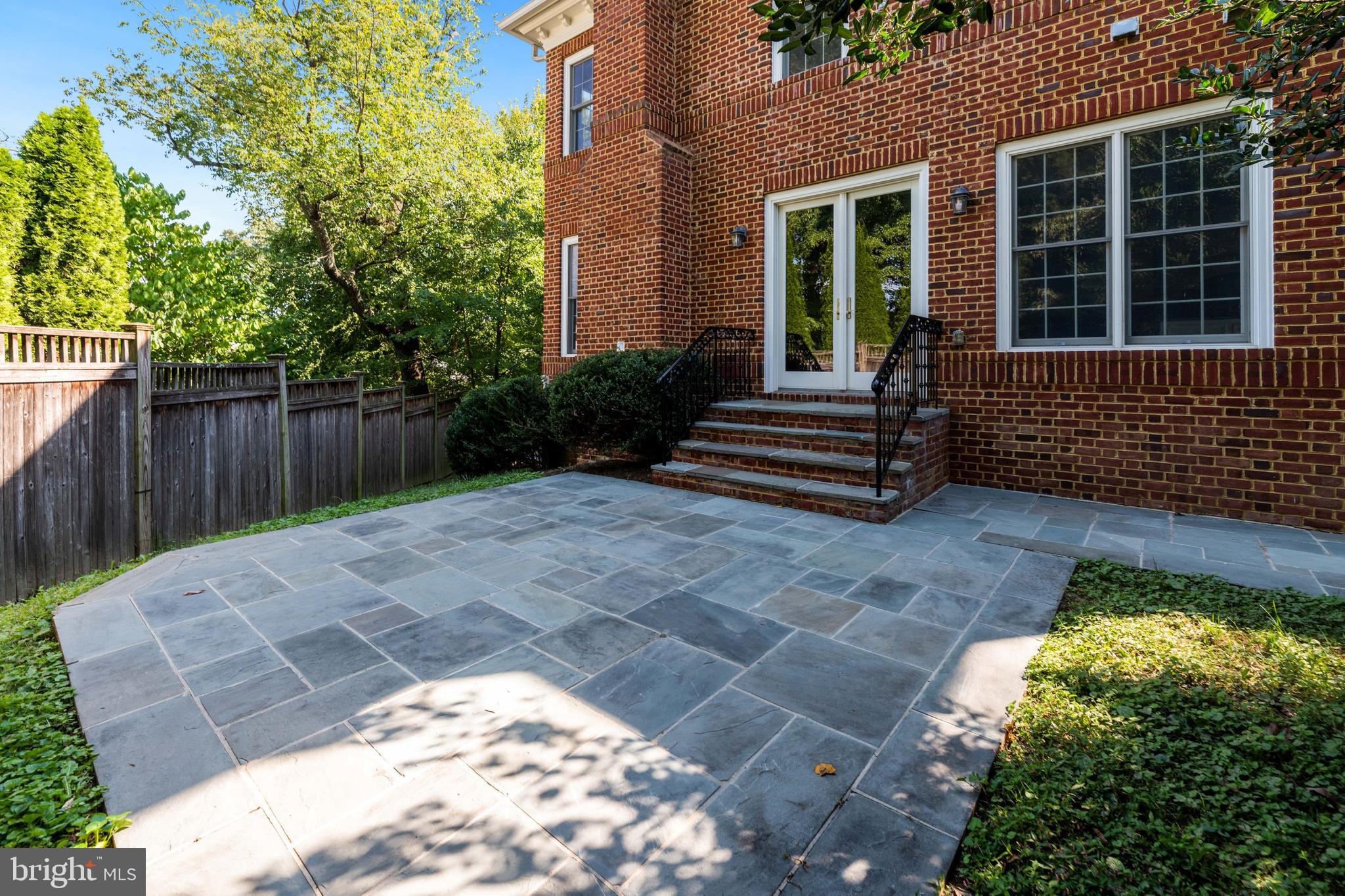 LEE HEIGHTS - Residential