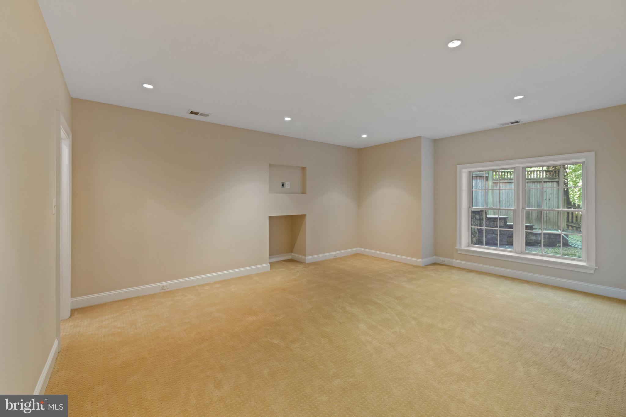 LEE HEIGHTS - Residential