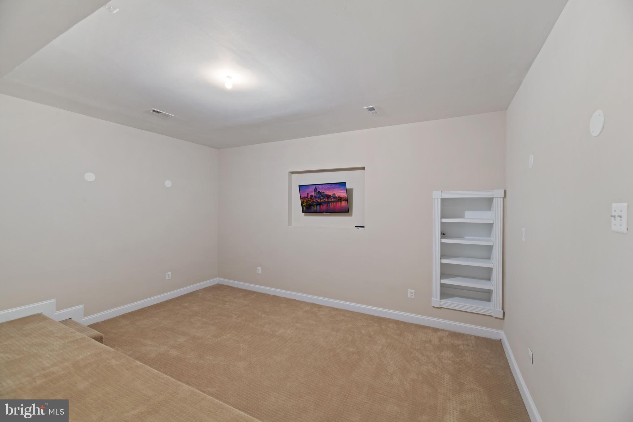 LEE HEIGHTS - Residential