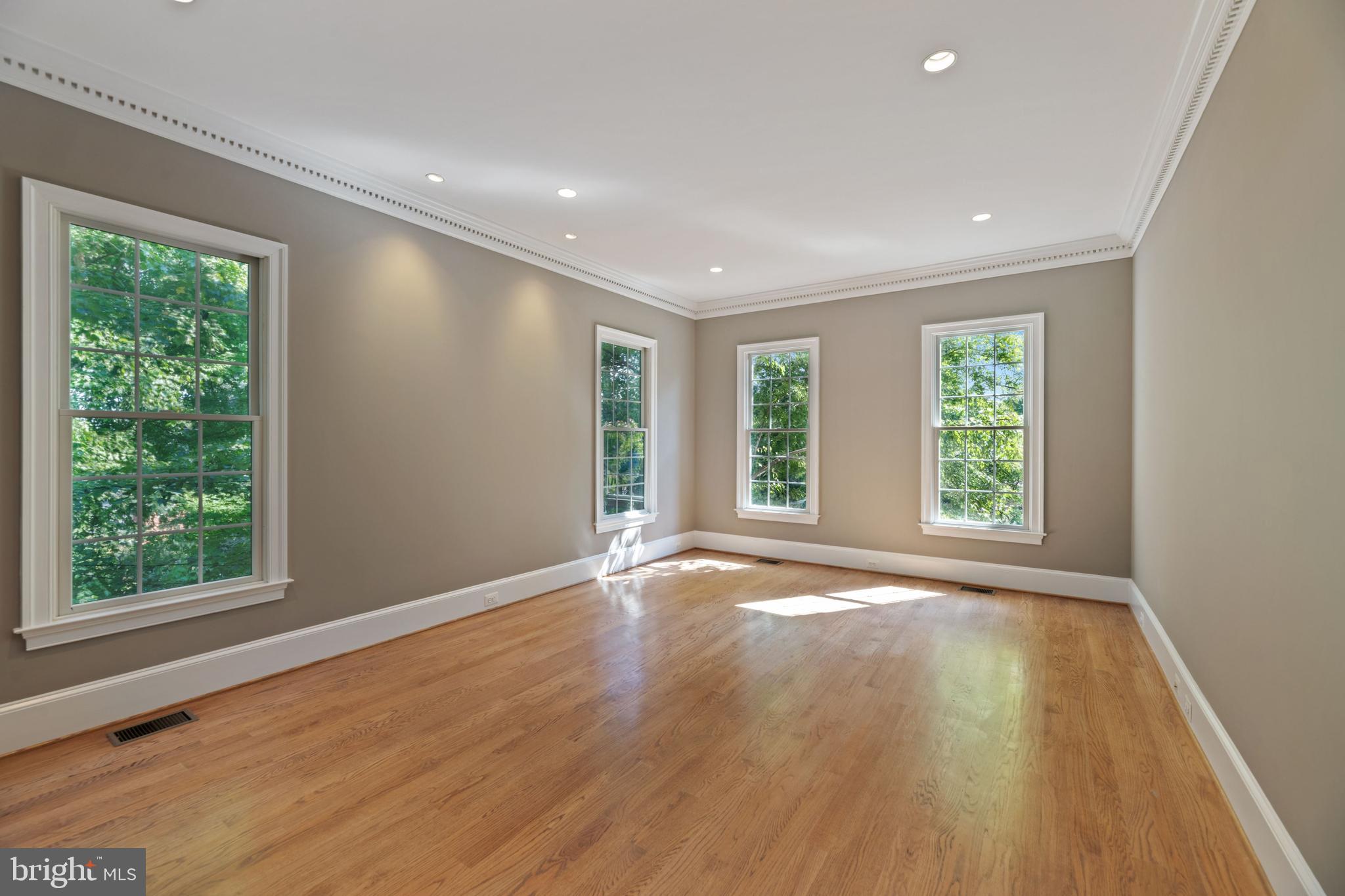 LEE HEIGHTS - Residential