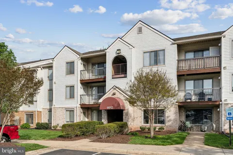 9552 Cannoneer Court Unit 303, Manassas, VA MLS: VAMN2007846