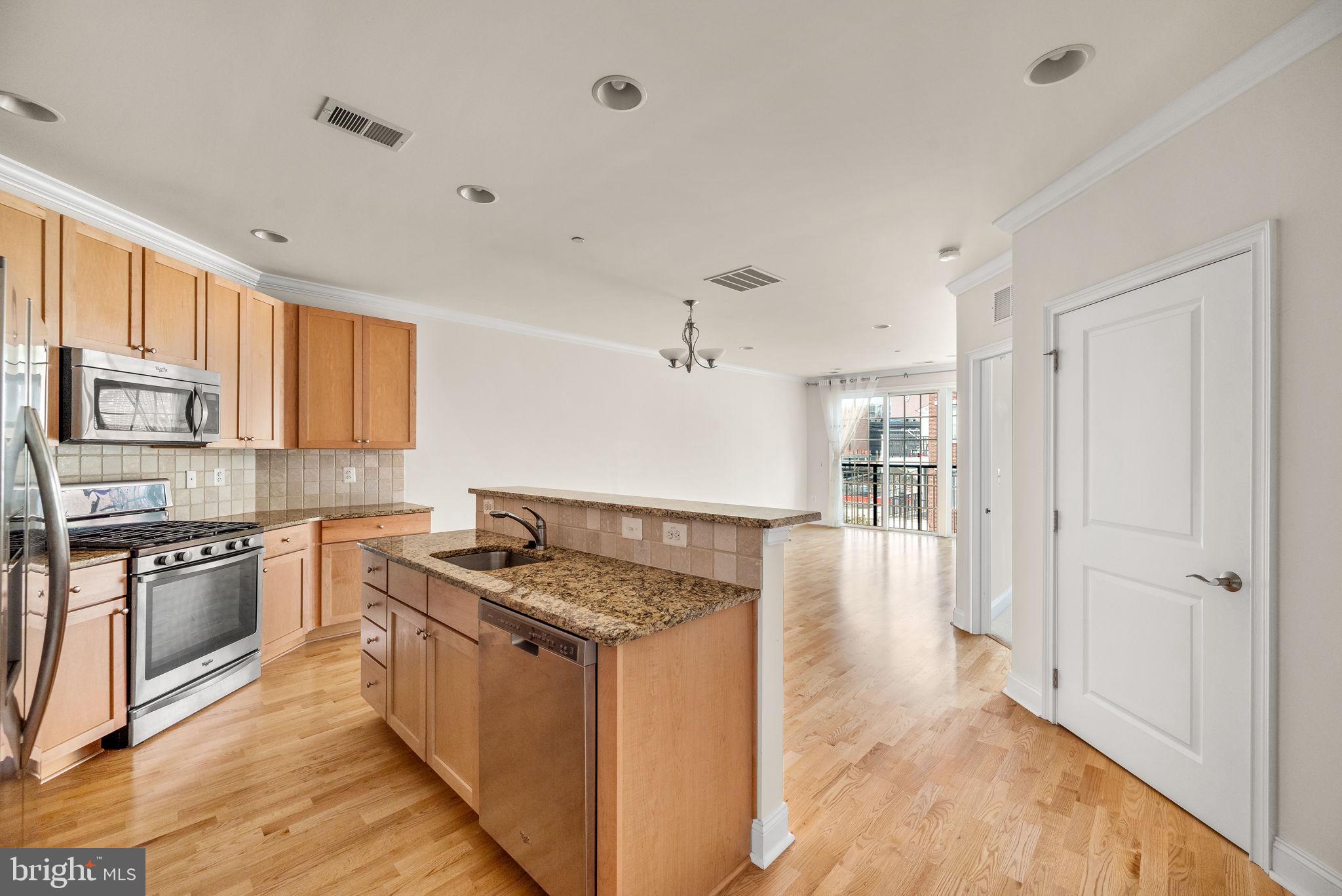 700 COMMODORE COURT 2727