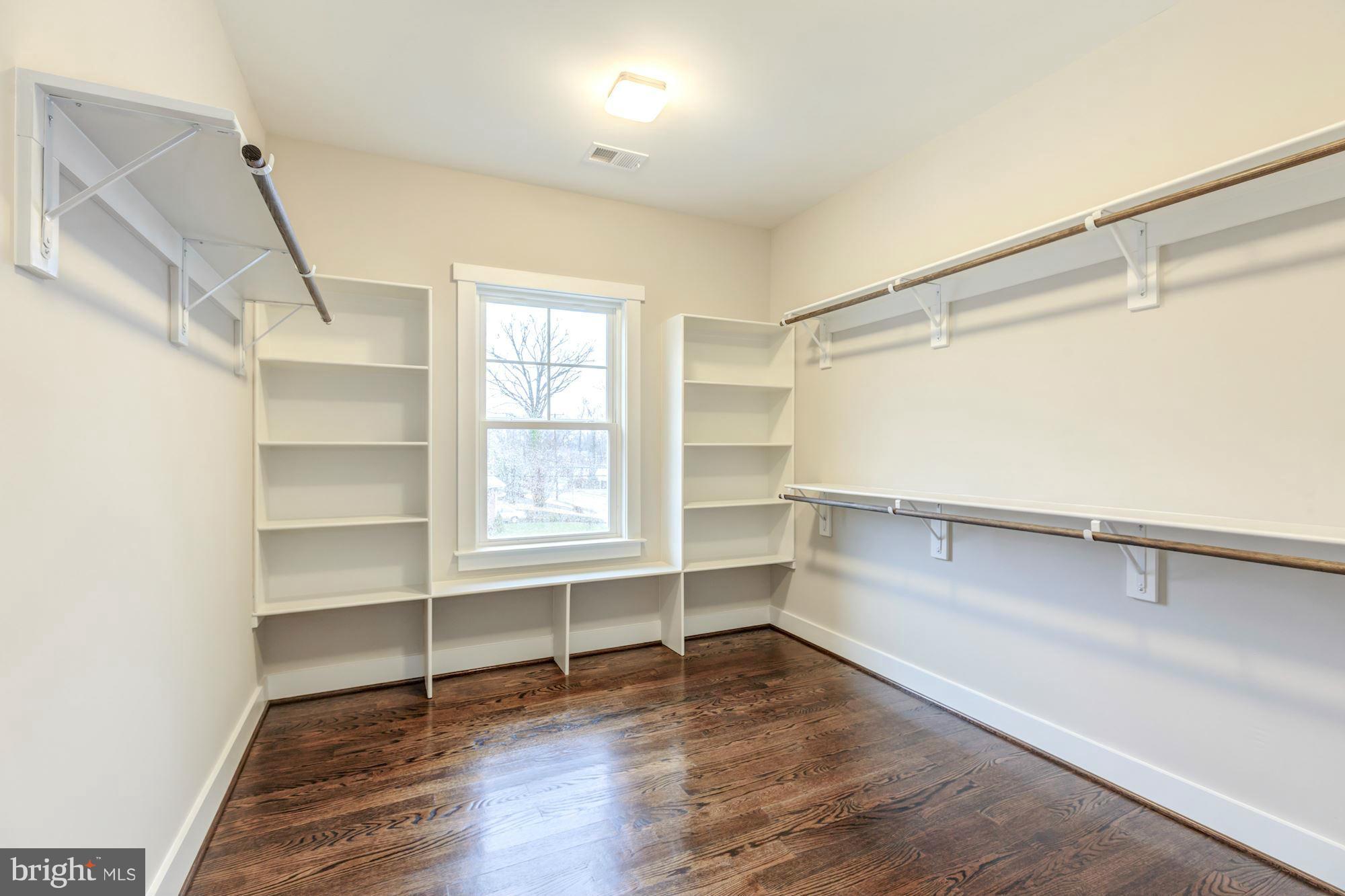 BERKSHIRE OAKWOOD - Residential