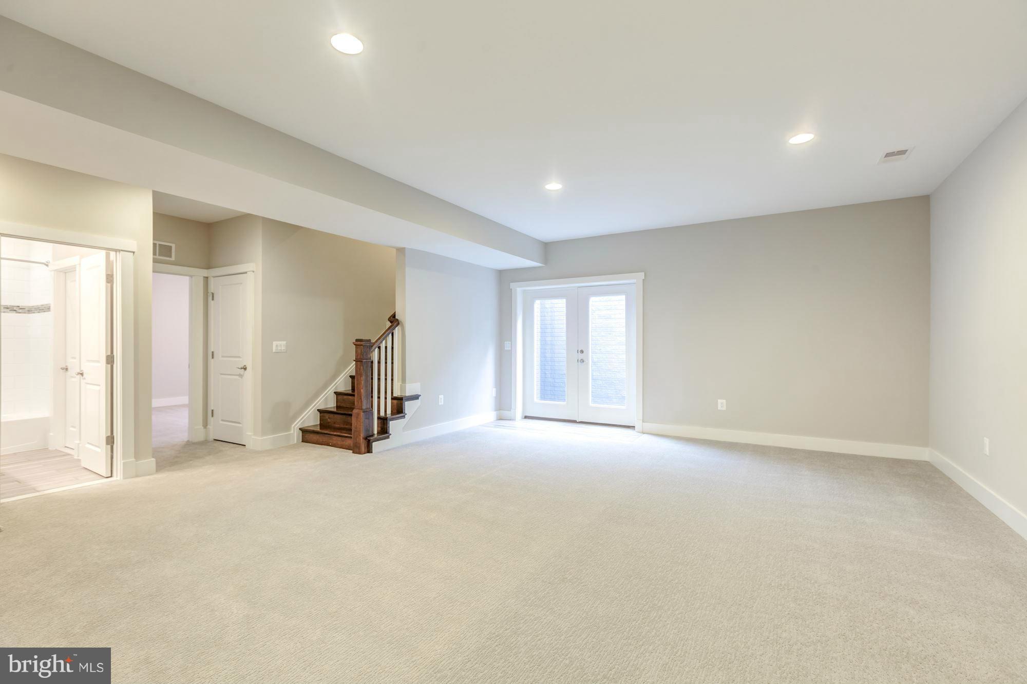 BERKSHIRE OAKWOOD - Residential