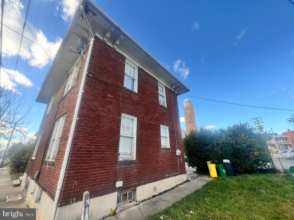 Photo of 71 W Boundary Avenue, YORK, PA 17401 (MLS # PAYK2094160)