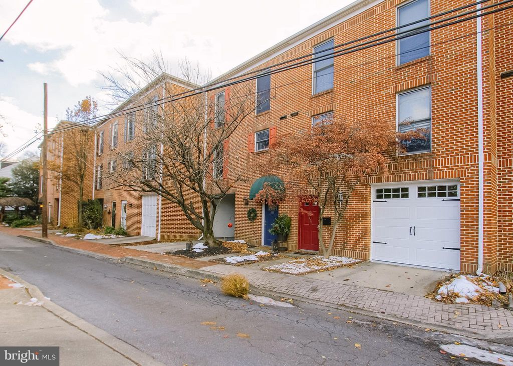 Photo of 606 Showers Street, HARRISBURG, PA 17104 (MLS # PADA2052232)