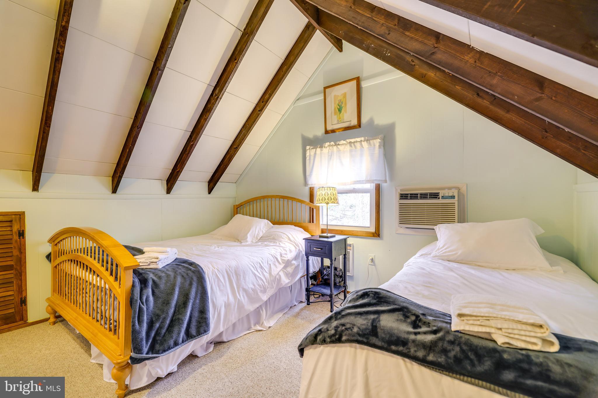 ARROWHEAD LAKES - Residential