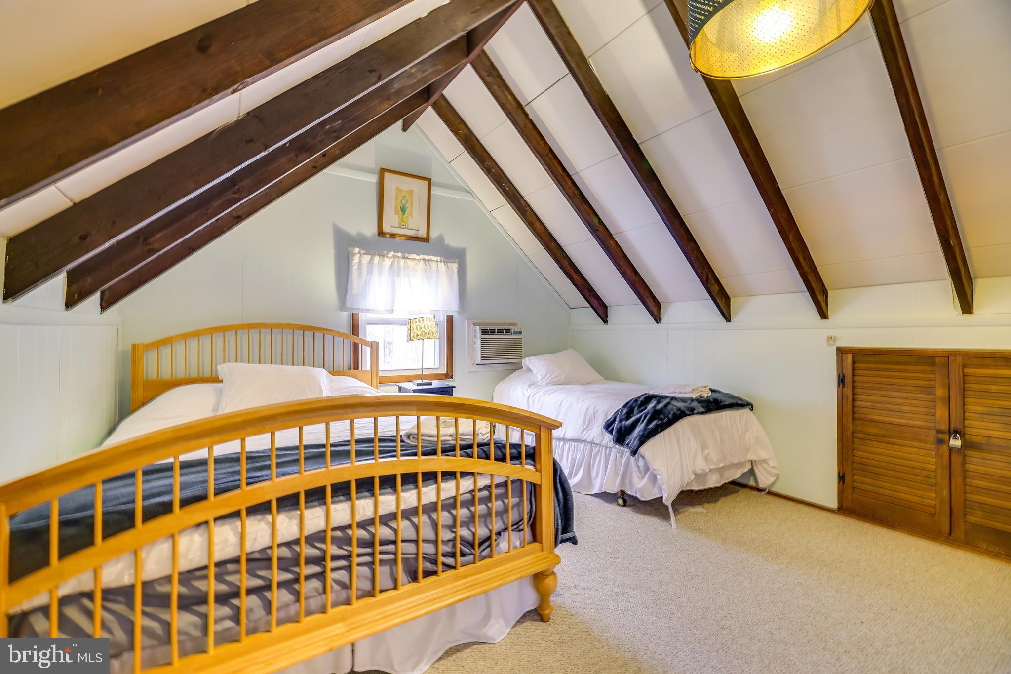 ARROWHEAD LAKES - Residential