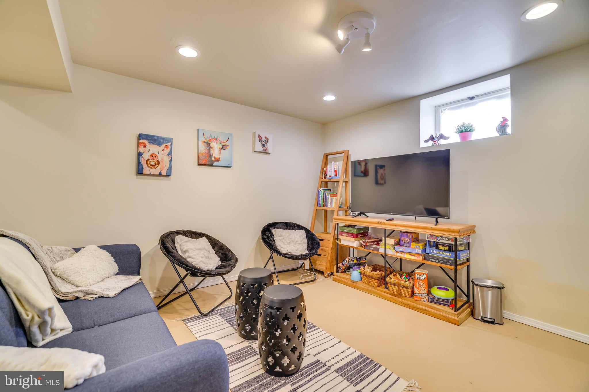 ARROWHEAD LAKES - Residential