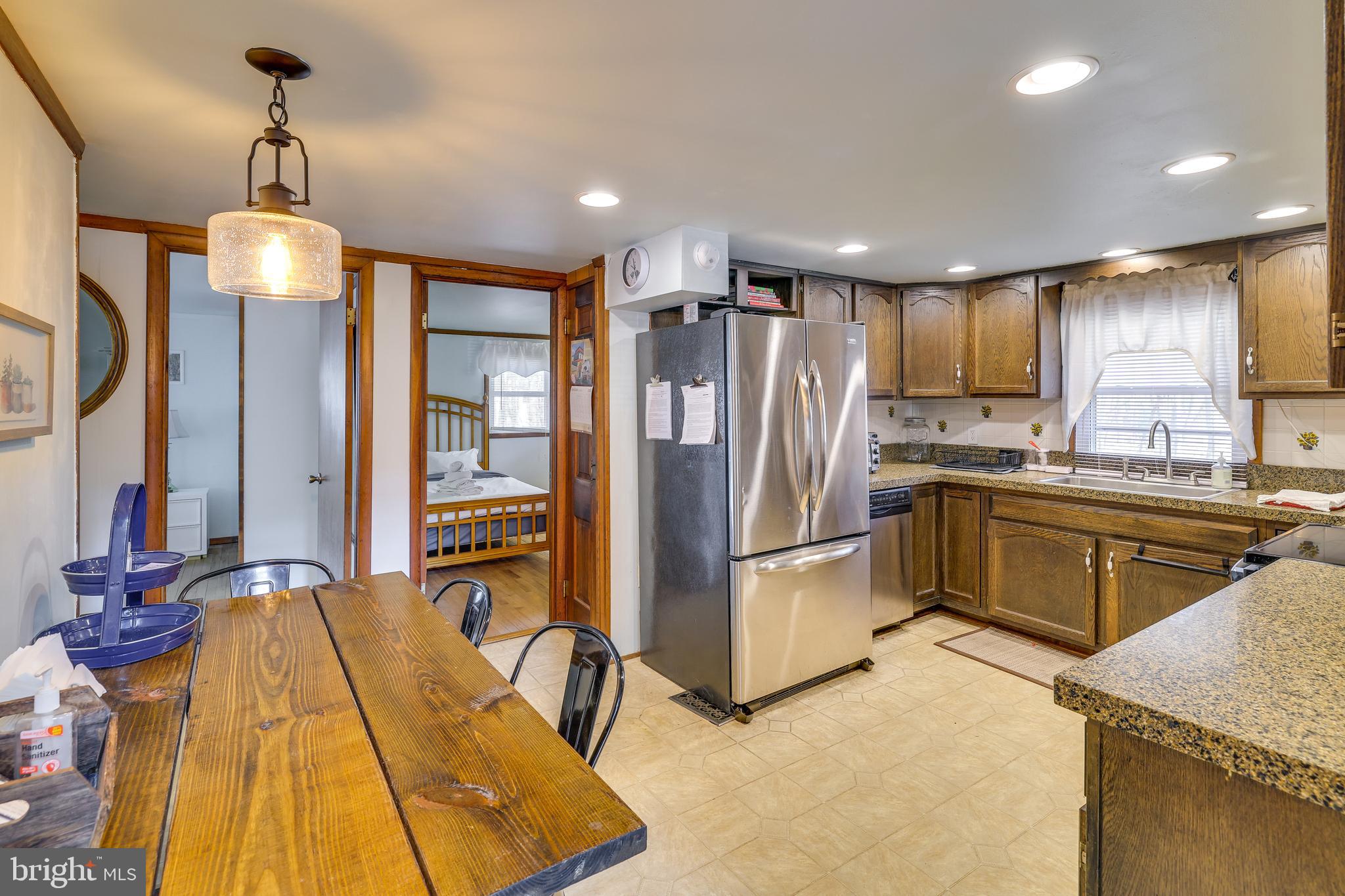 ARROWHEAD LAKES - Residential