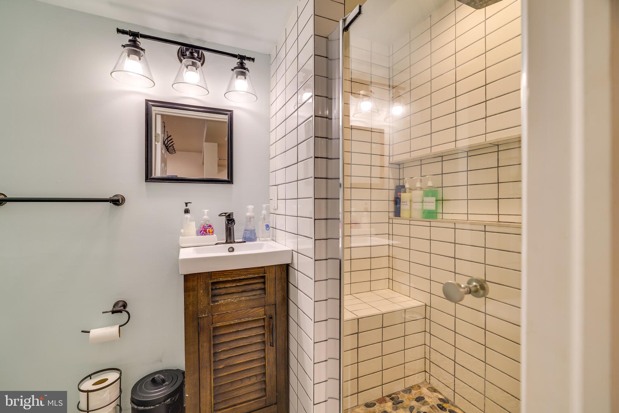 ARROWHEAD LAKES - Residential