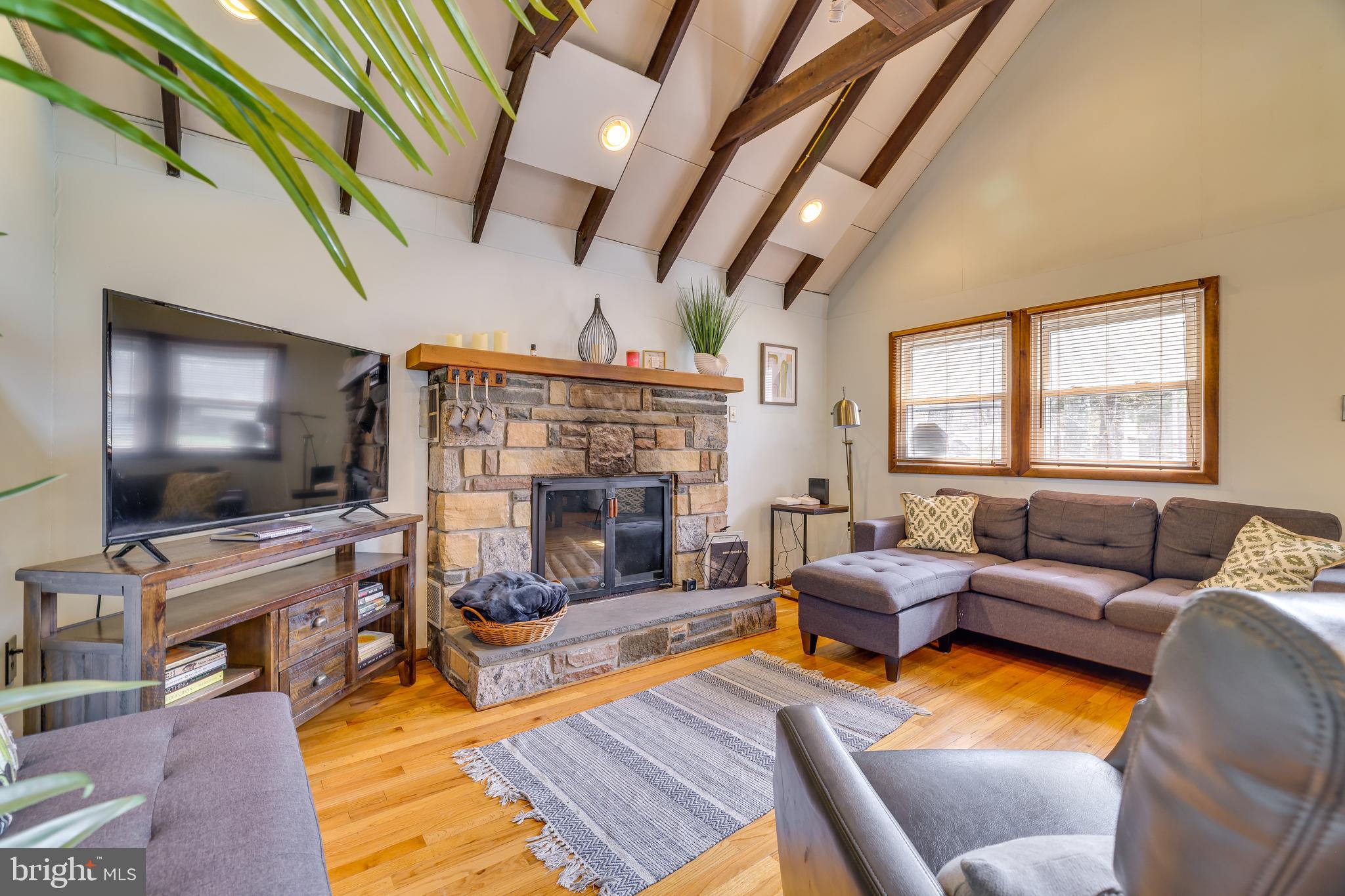 ARROWHEAD LAKES - Residential