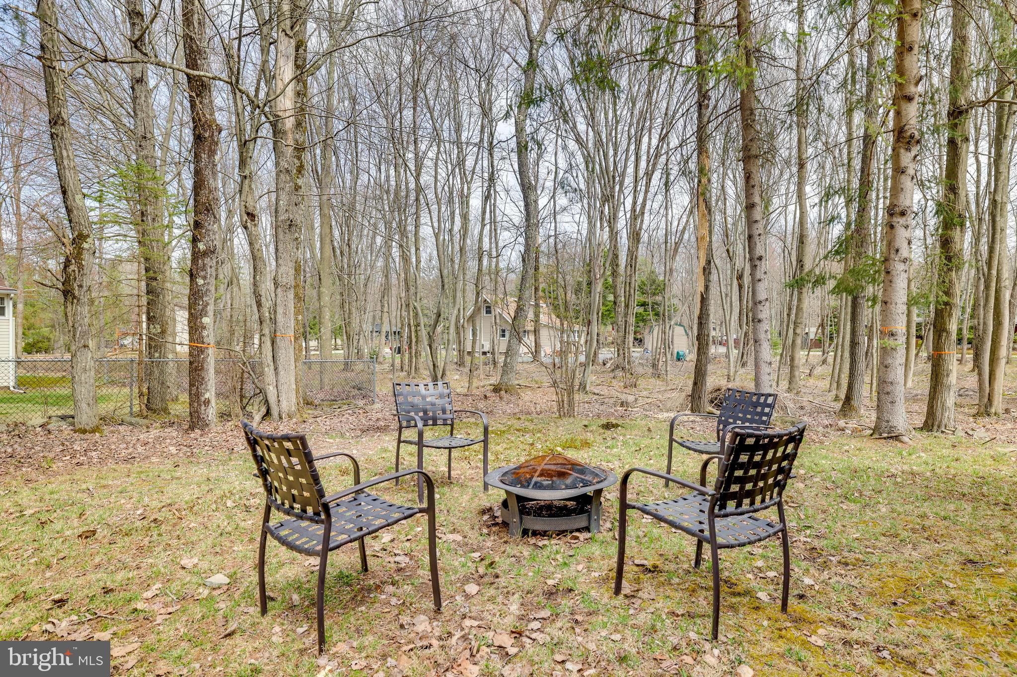 ARROWHEAD LAKES - Residential