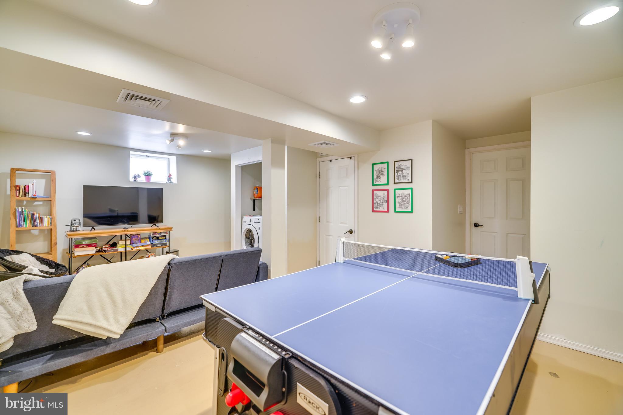 ARROWHEAD LAKES - Residential