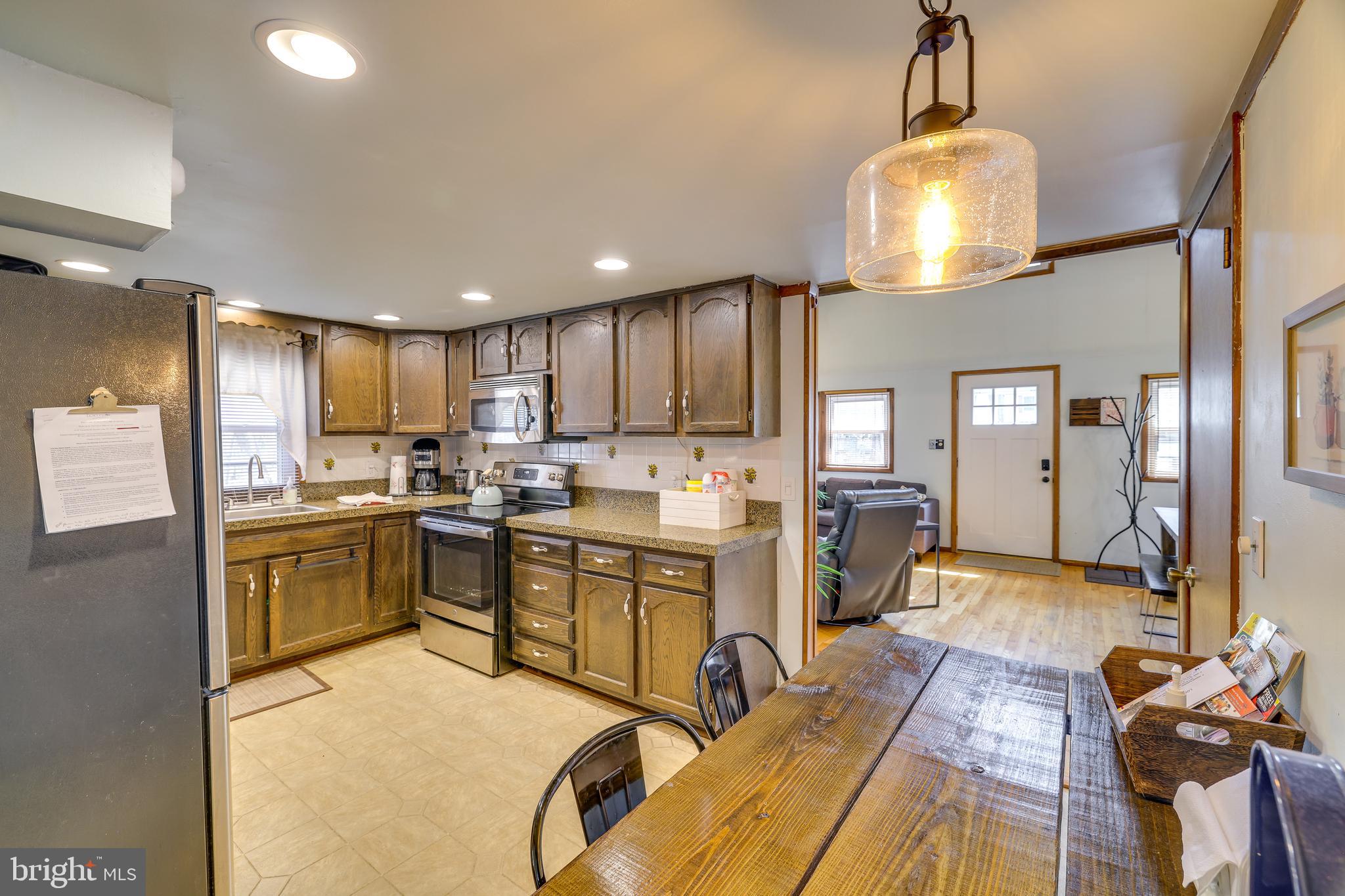 ARROWHEAD LAKES - Residential