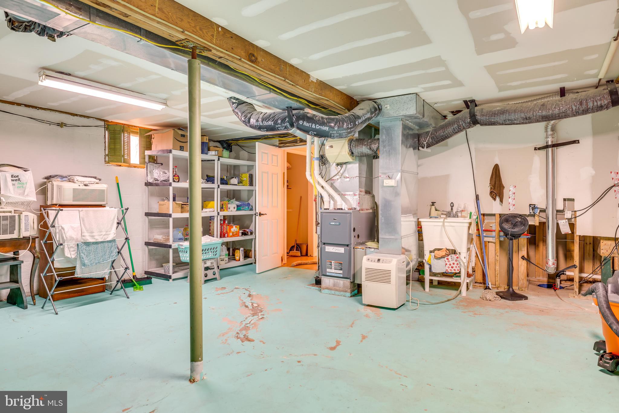 ARROWHEAD LAKES - Residential