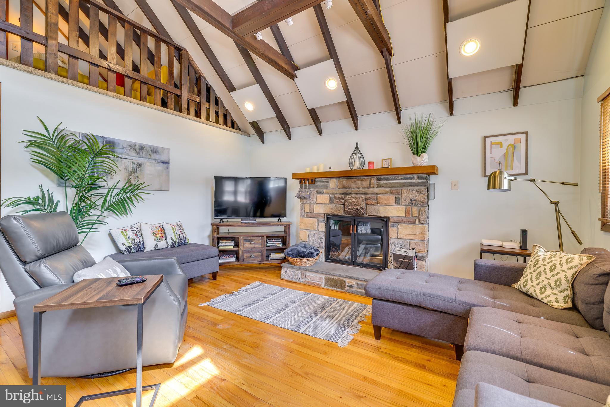 ARROWHEAD LAKES - Residential