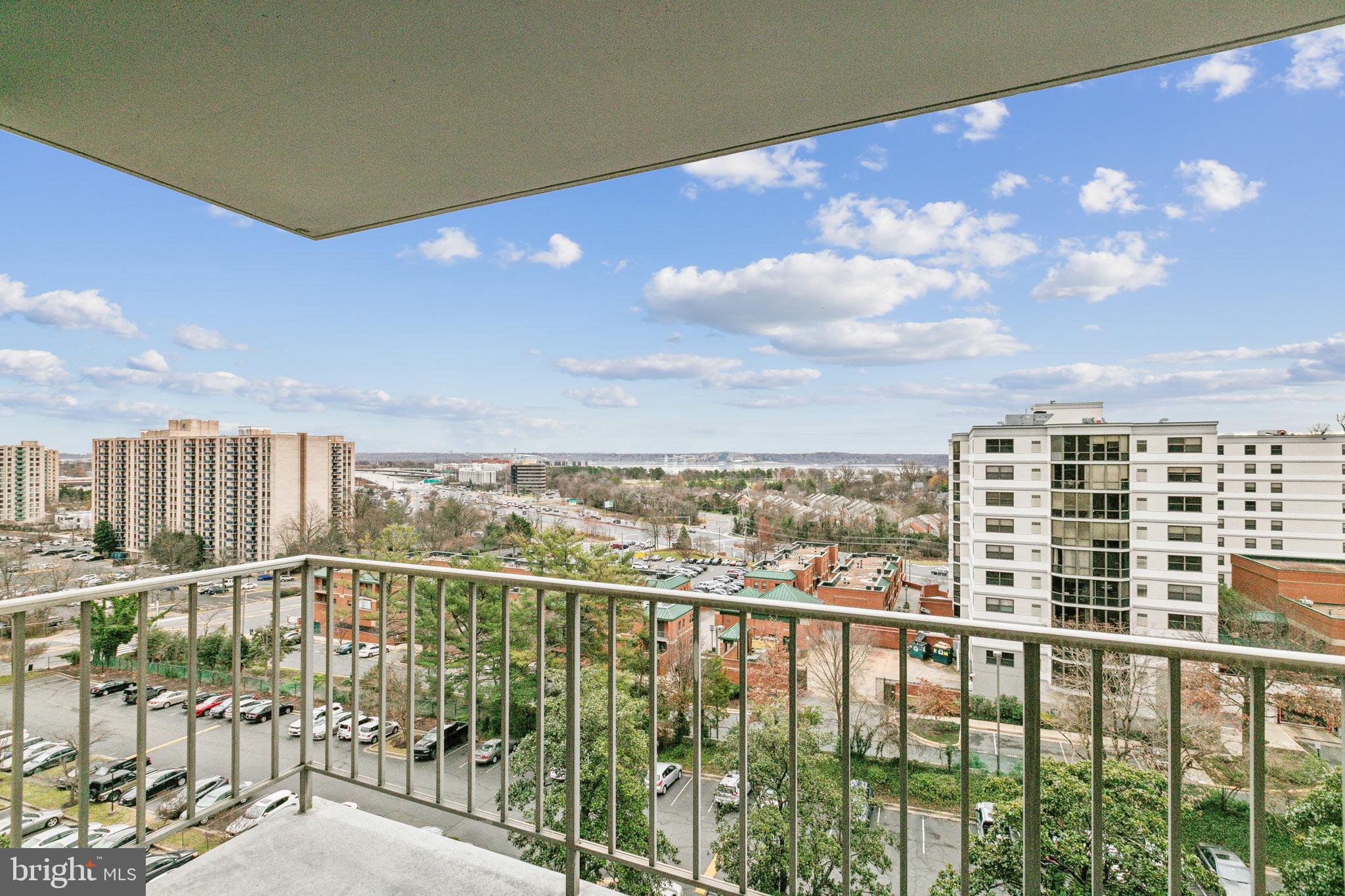 HUNTING CREEK CLUB CONDOMINIUMS - Residential Lease