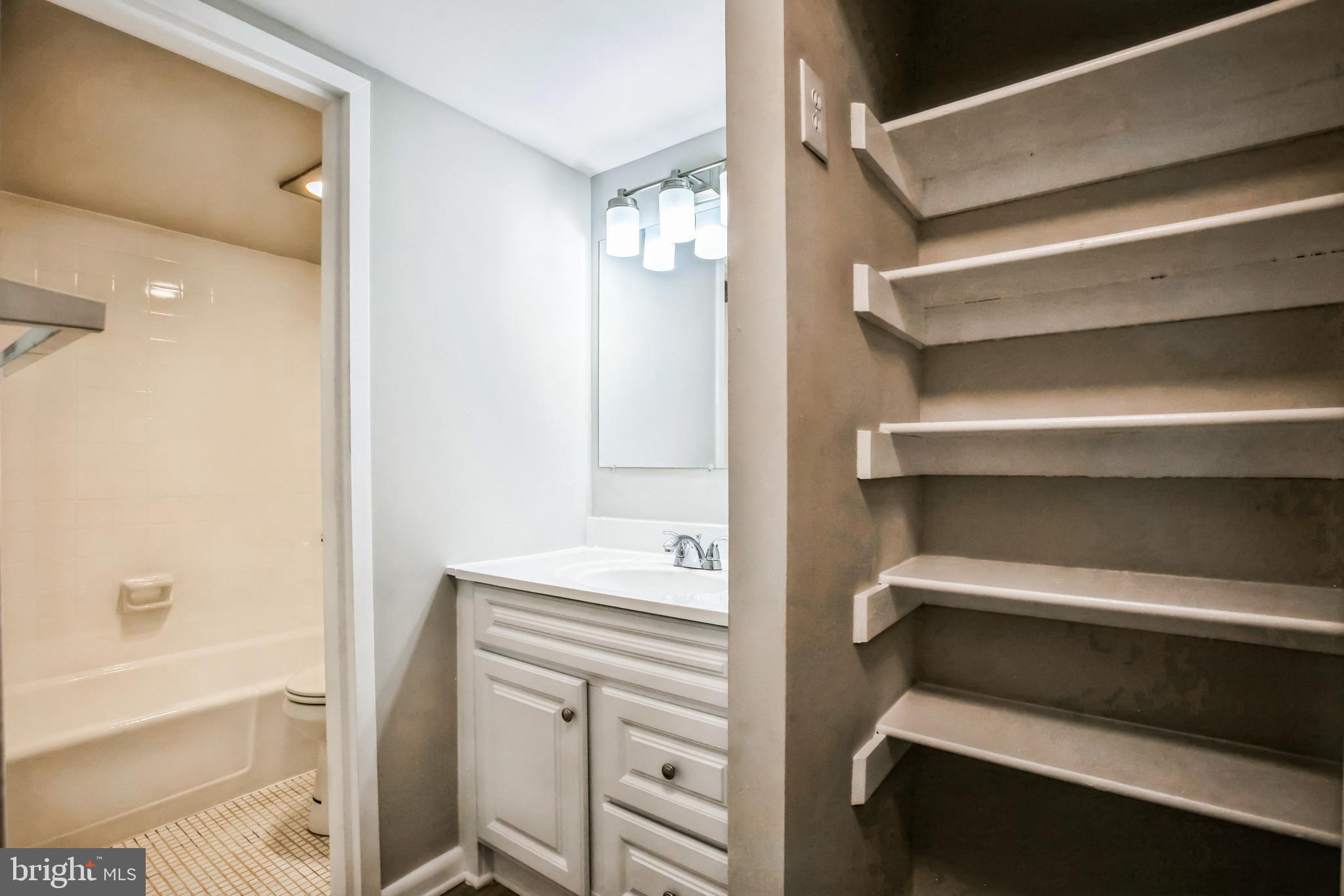 HUNTING CREEK CLUB CONDOMINIUMS - Residential Lease