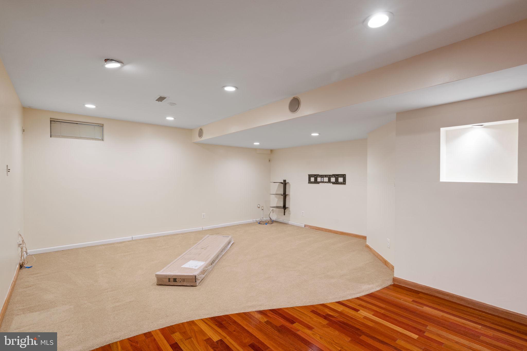 KING FARM WATKINS POND - Residential