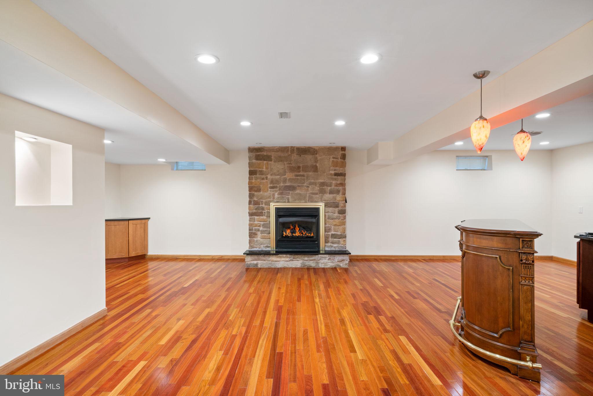 KING FARM WATKINS POND - Residential