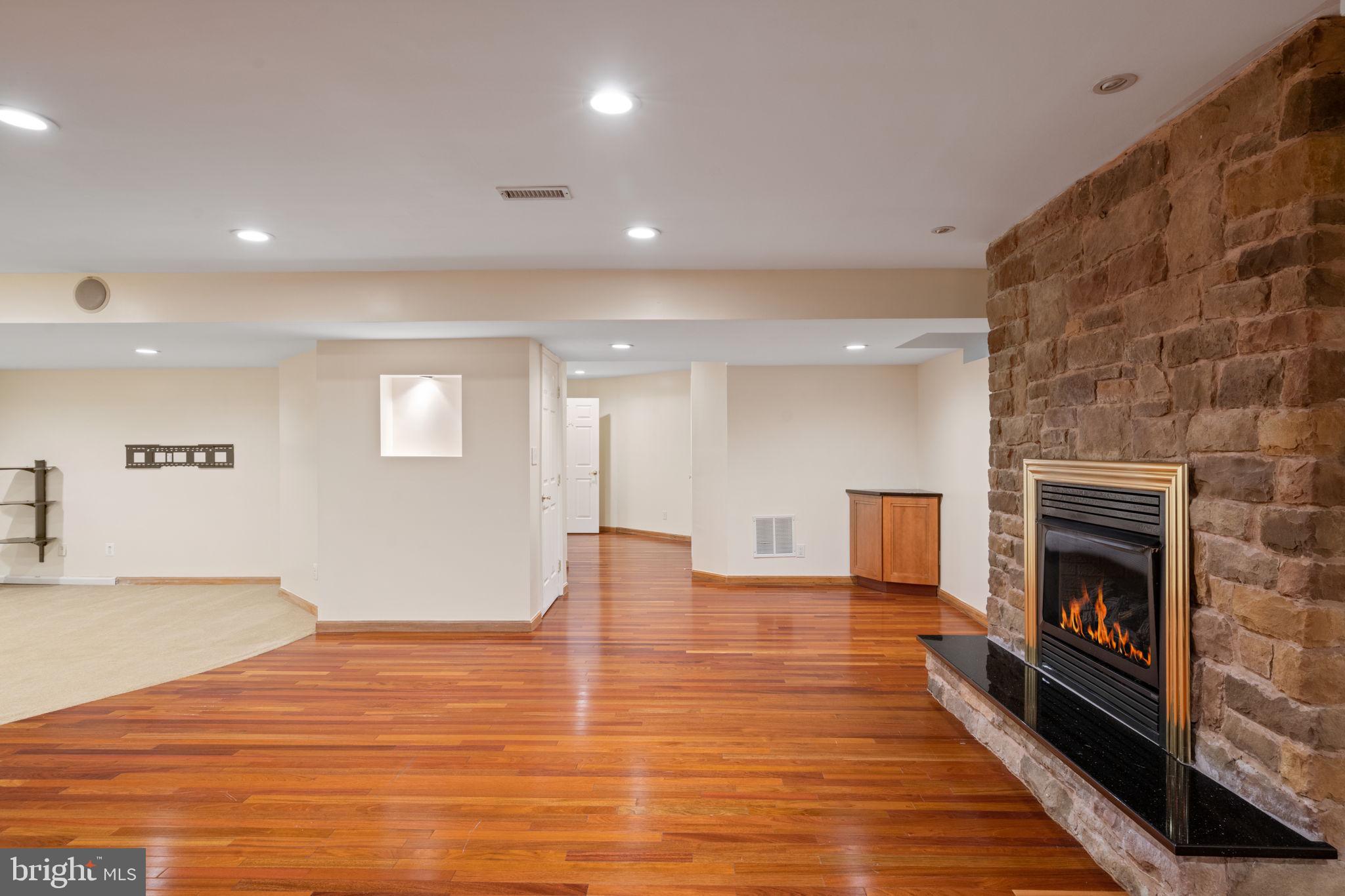 KING FARM WATKINS POND - Residential