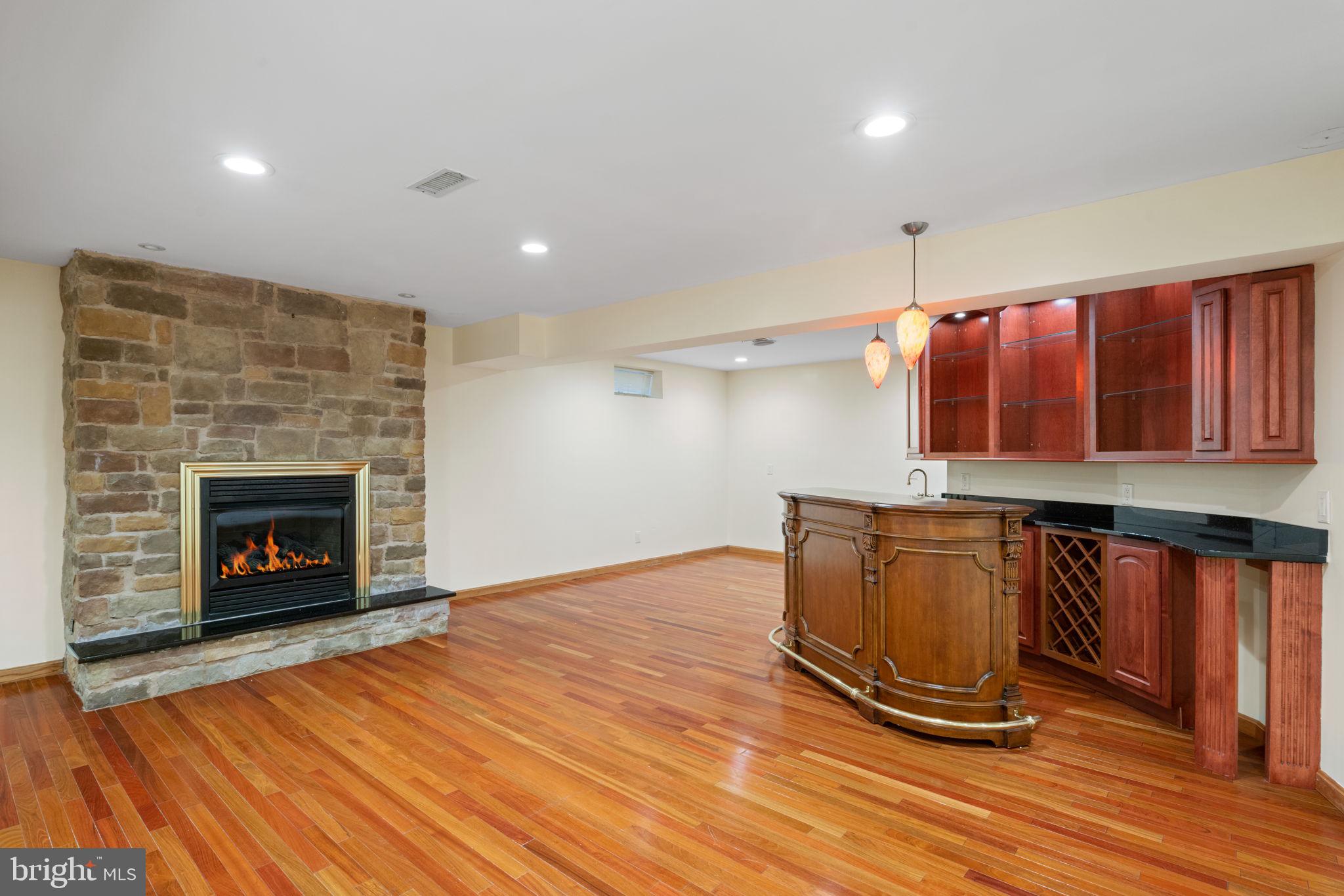 KING FARM WATKINS POND - Residential