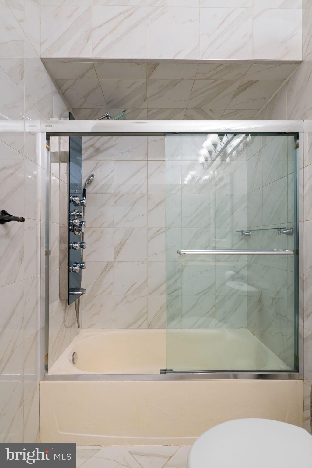 KING FARM WATKINS POND - Residential