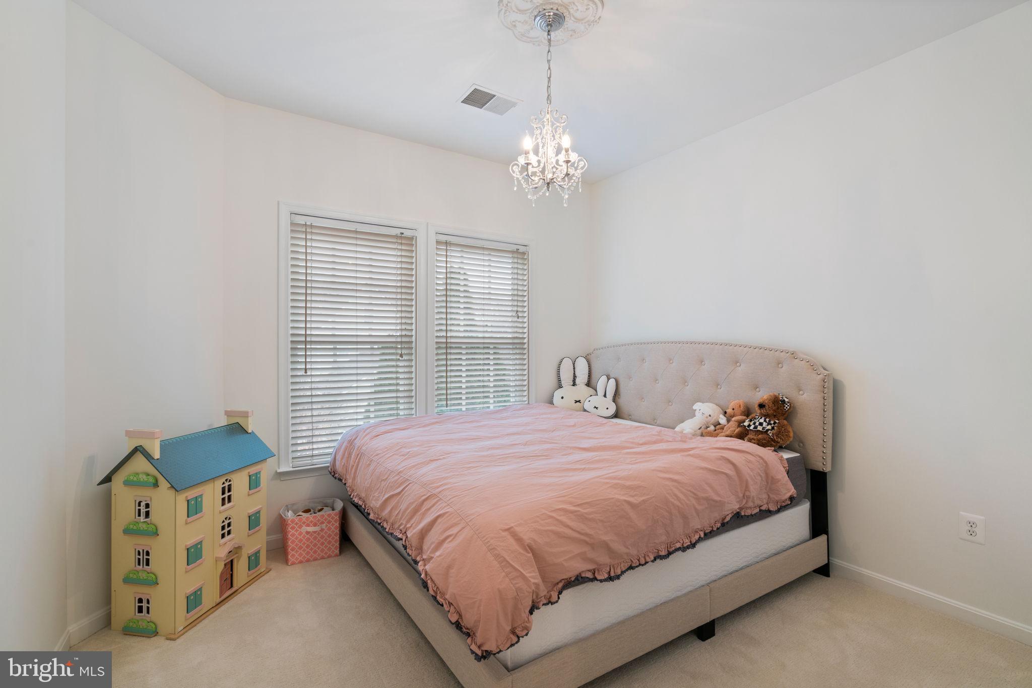 KING FARM WATKINS POND - Residential