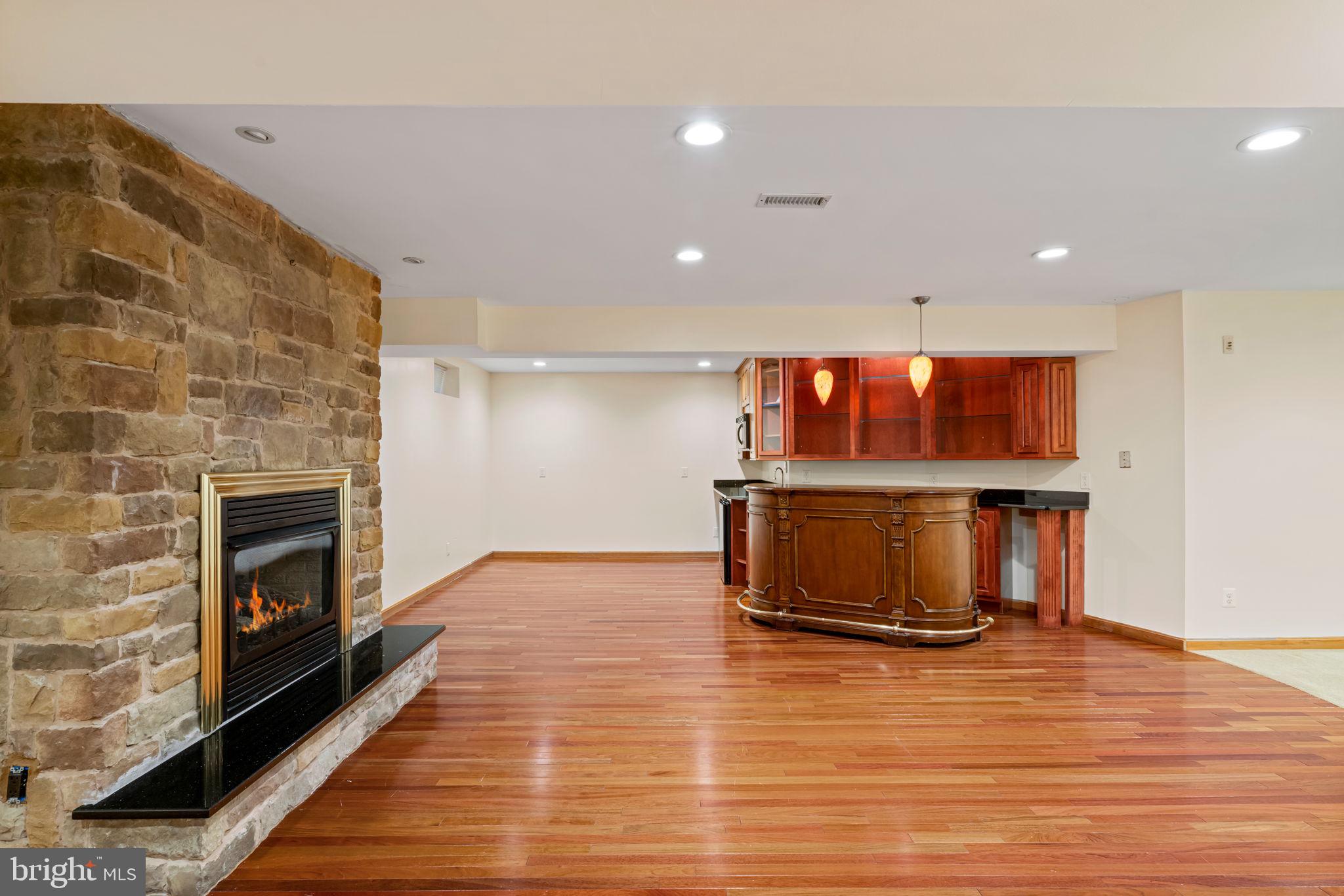 KING FARM WATKINS POND - Residential